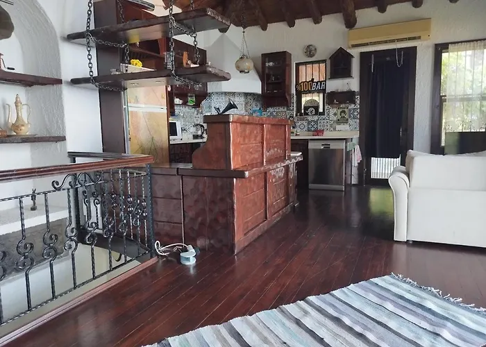 Villa Escape To History In A Stunning Stone House With Garden And Sea View In The Heart Of Alanya