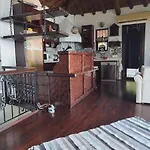 וילה Escape To History In A Stunning Stone House With Garden And Sea View In The Heart Of אלאניה