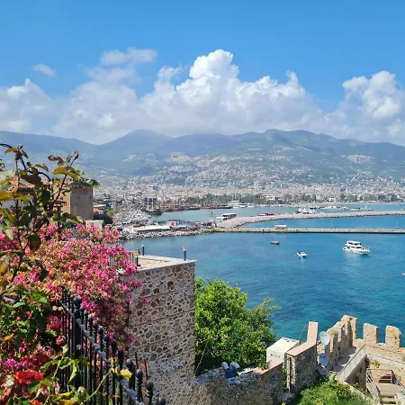 Вилла Escape To History In A Stunning Stone House With Garden And Sea View In The Heart Of