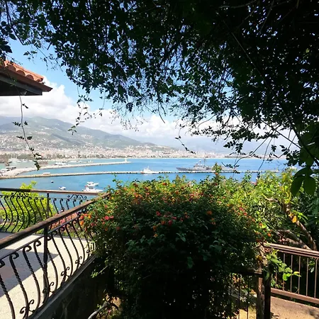 Вилла Escape To History In A Stunning Stone House With Garden And Sea View In The Heart Of