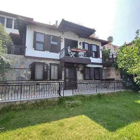 Escape To History In A Stunning Stone House With Garden And Sea View In The Heart Of Villa