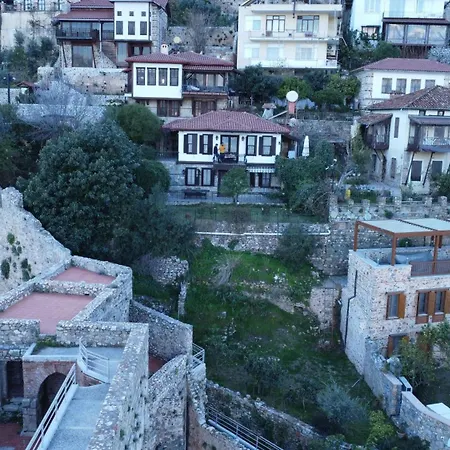 וילה Escape To History In A Stunning Stone House With Garden And Sea View In The Heart Of אלאניה