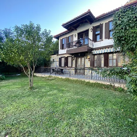 Villa Escape To History In A Stunning Stone House With Garden And Sea View In The Heart Of Alanya