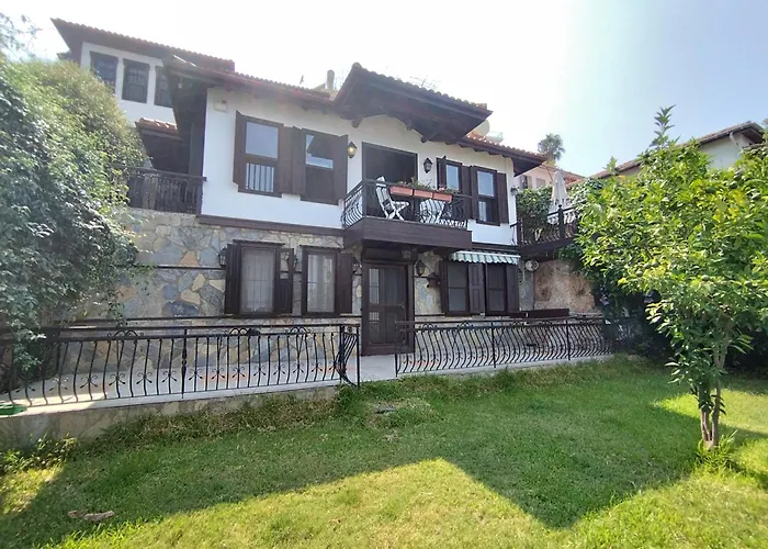 Escape To History In A Stunning Stone House With Garden And Sea View In The Heart Of Villa